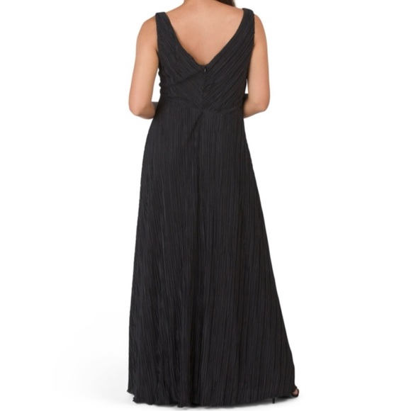 KAY UNGER Contessa Plisse Boat Neck V-Back Sleeveless A-Line Gown Dress, Black - Picture 2 of 4